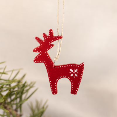 Reindeer. Red/white/glossy. 3 pieces.